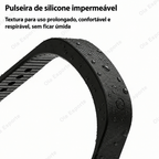 Detalhe da pulseira de silicone com gotas de água